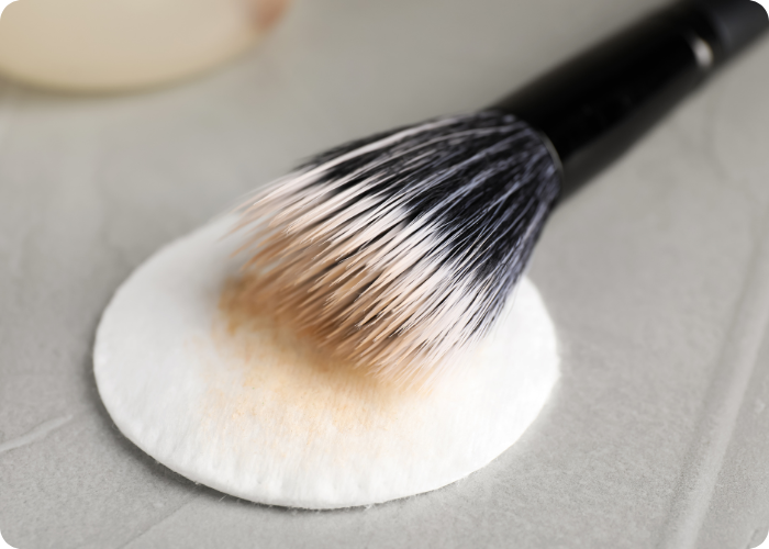 Osusenie-stetca-na-make-up